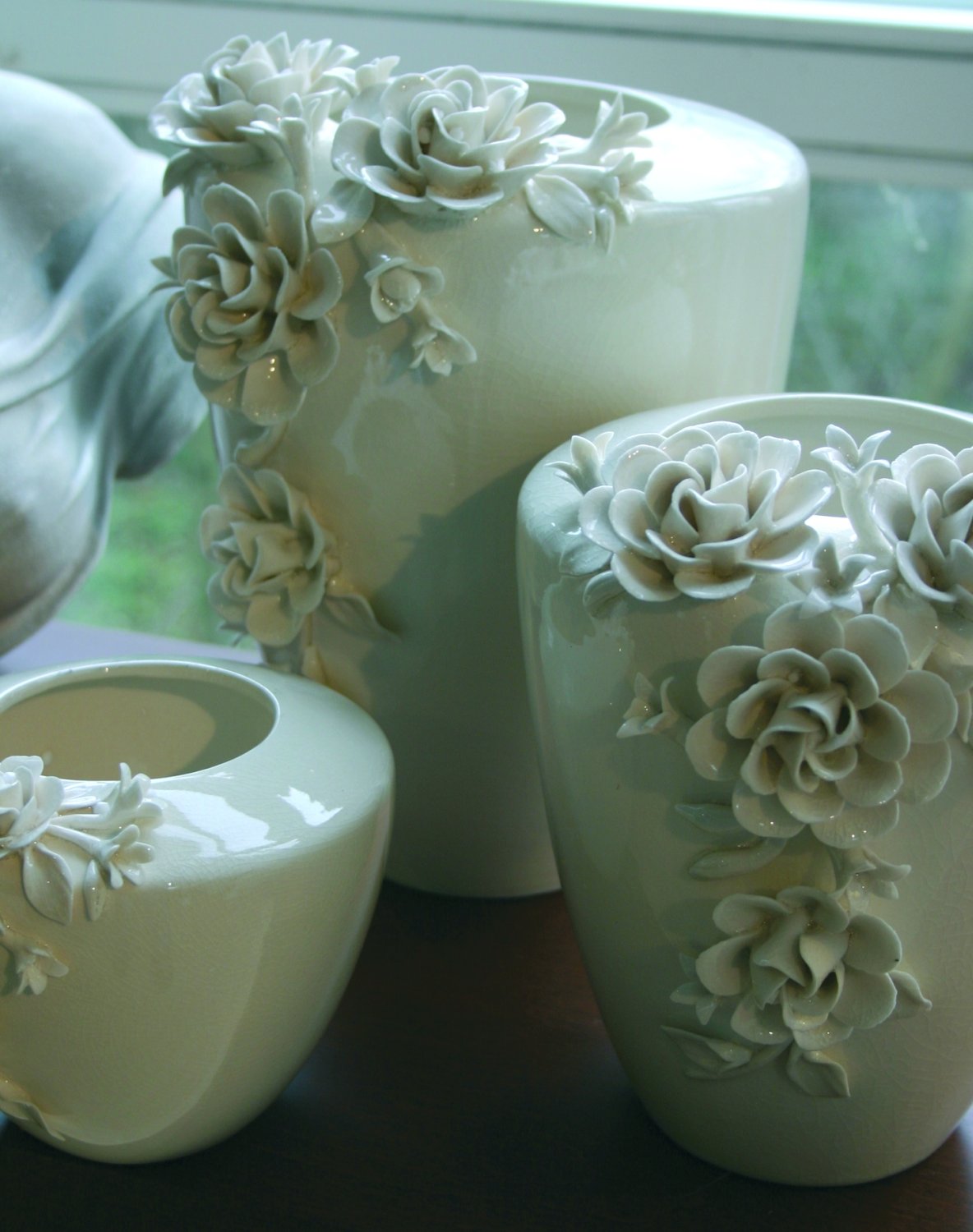 Deko Keramikvase mit Rosenornament, 21 cm, creme-weiß