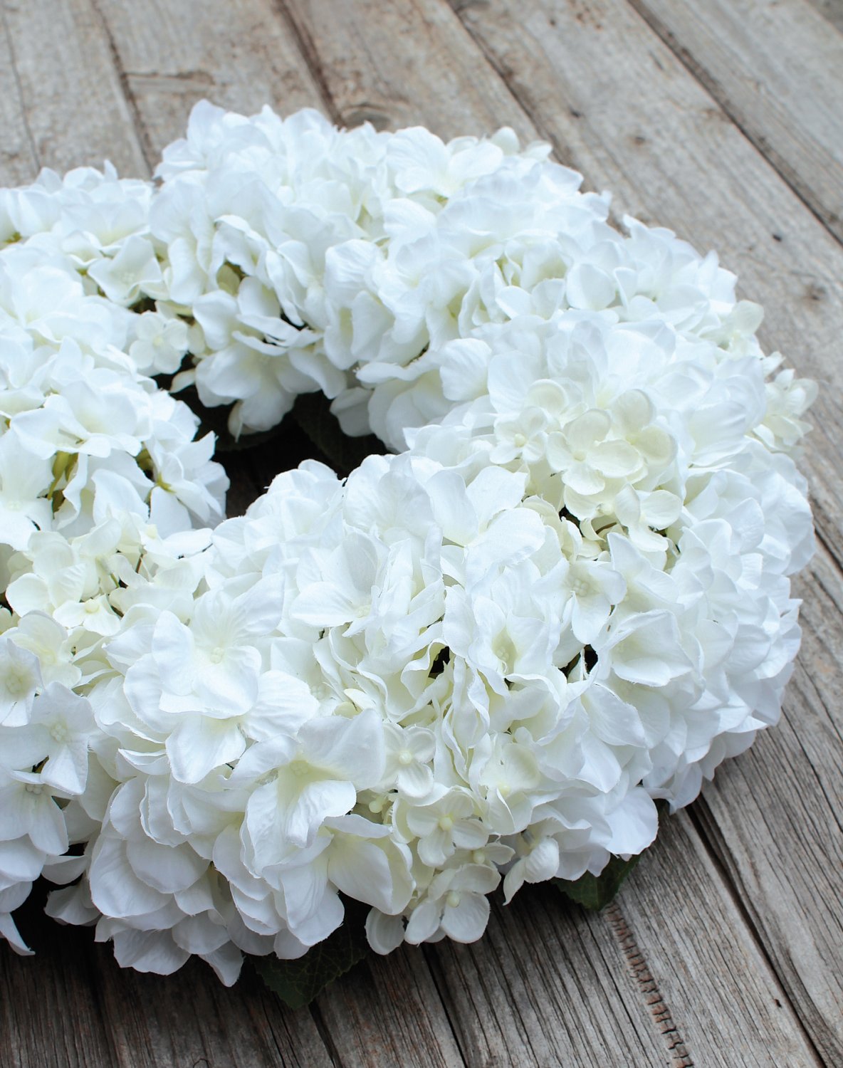 Artificial hydrangea wreath on rattan, Ø 40 cm, beige-white