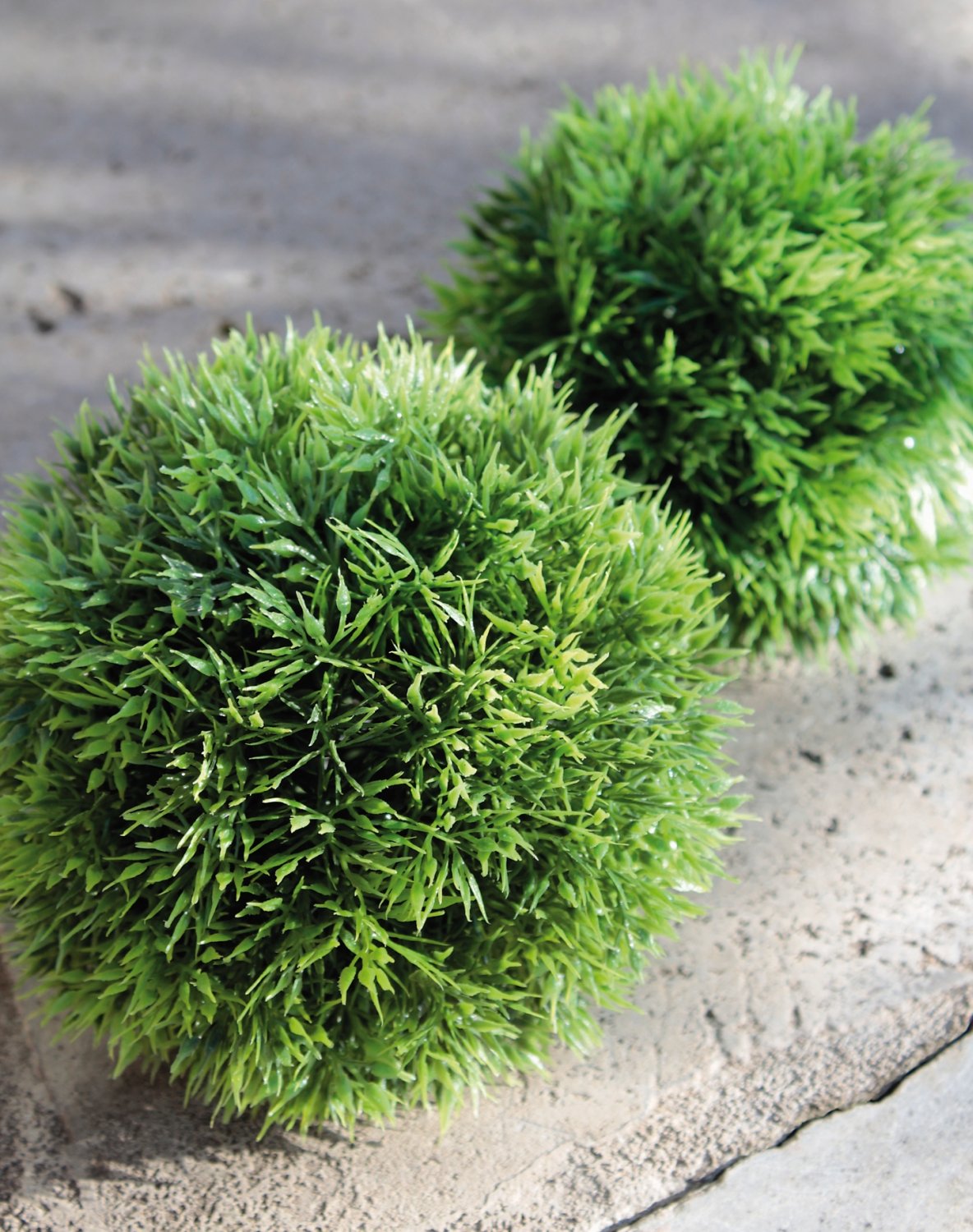 Künstliche Graskugel aus Kunststoff, Ø 12 cm, grün