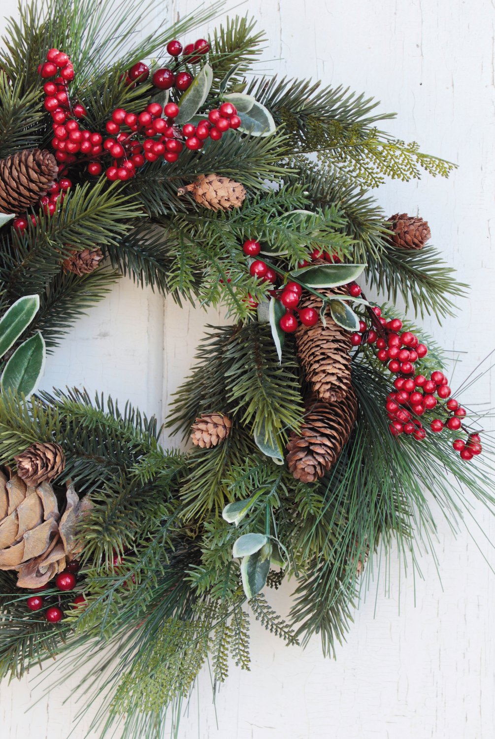 Winterlicher Kranz Mit Beeren & Zapfen (60 Cm) – Gefrostet Für Festliche Deko