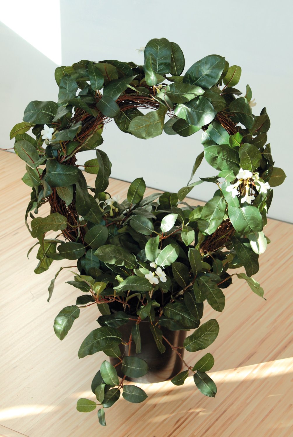 Artificial stephanotis wreath, potted, Ø 50 cm (total 63 cm), green