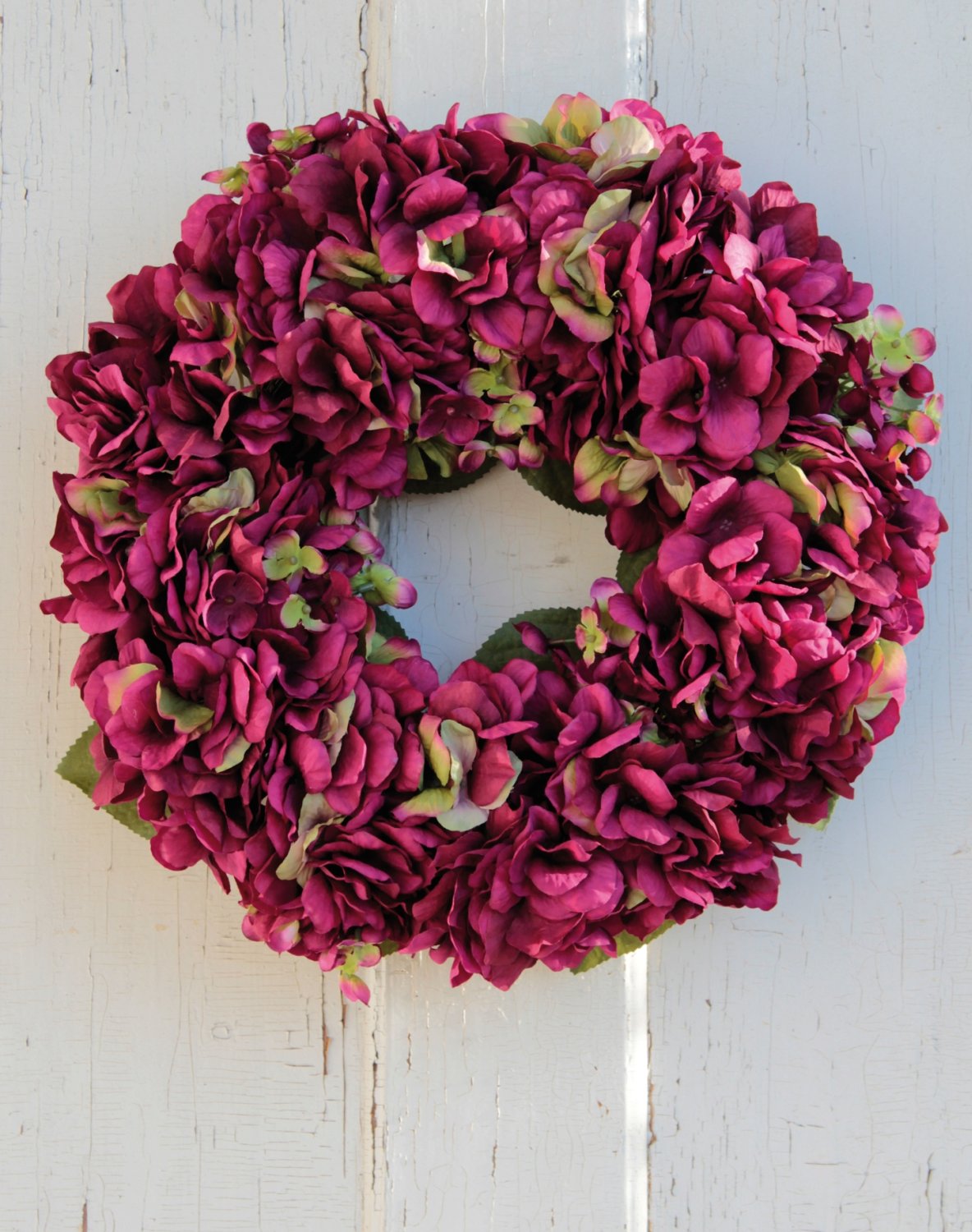 Artificial hydrangea wreath on rattan, Ø 40 cm, trendy purple