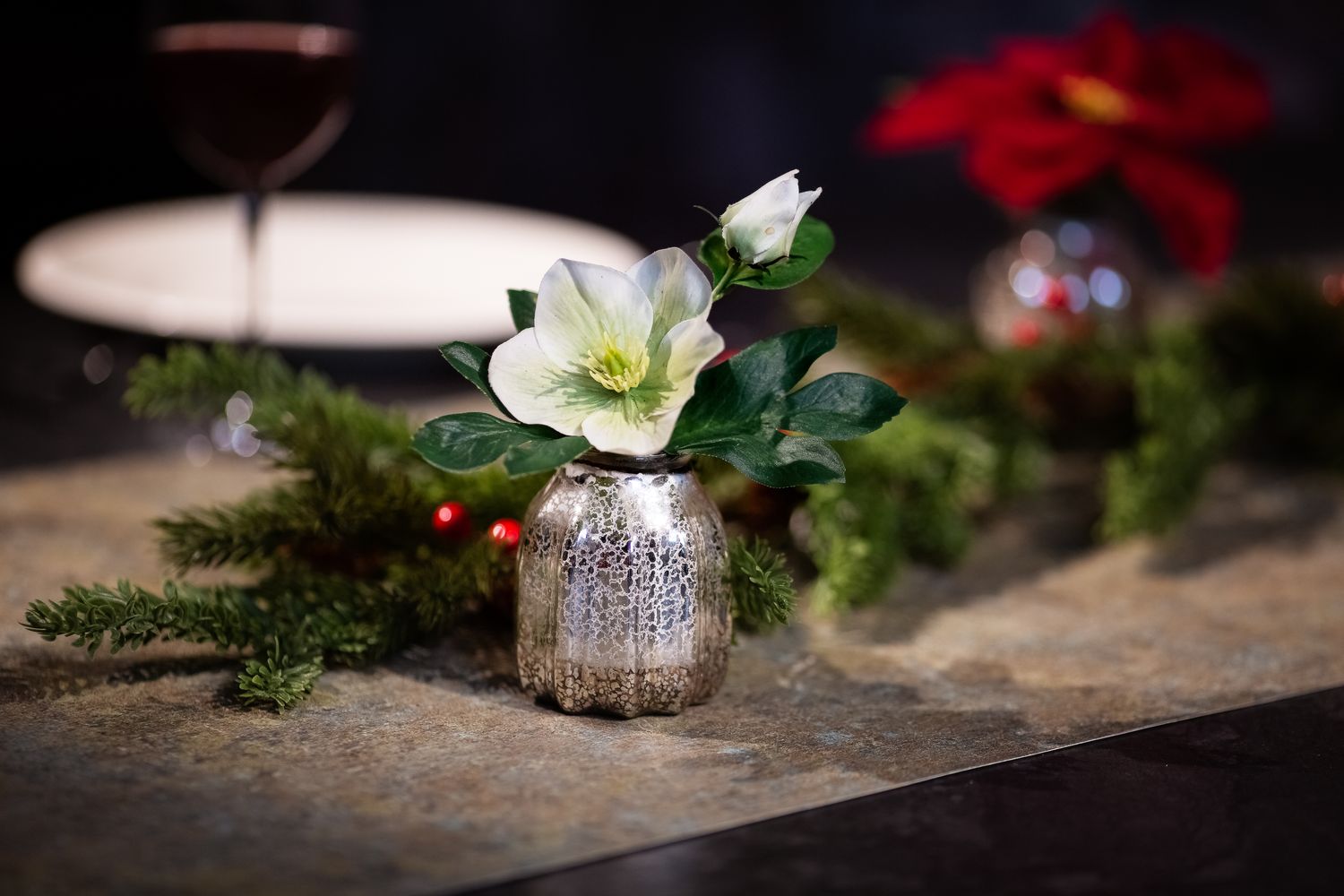 Unechtes Christrosenarrangement in Glasvase, 22 cm, creme-grün Unechtes Christrosenarrangement in Glasvase, 22 cm, creme-grün