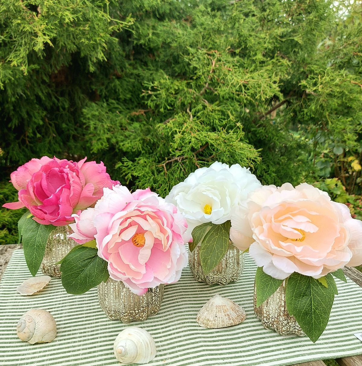 Fake peony arrangement in glass vase, 15 cm, apricot