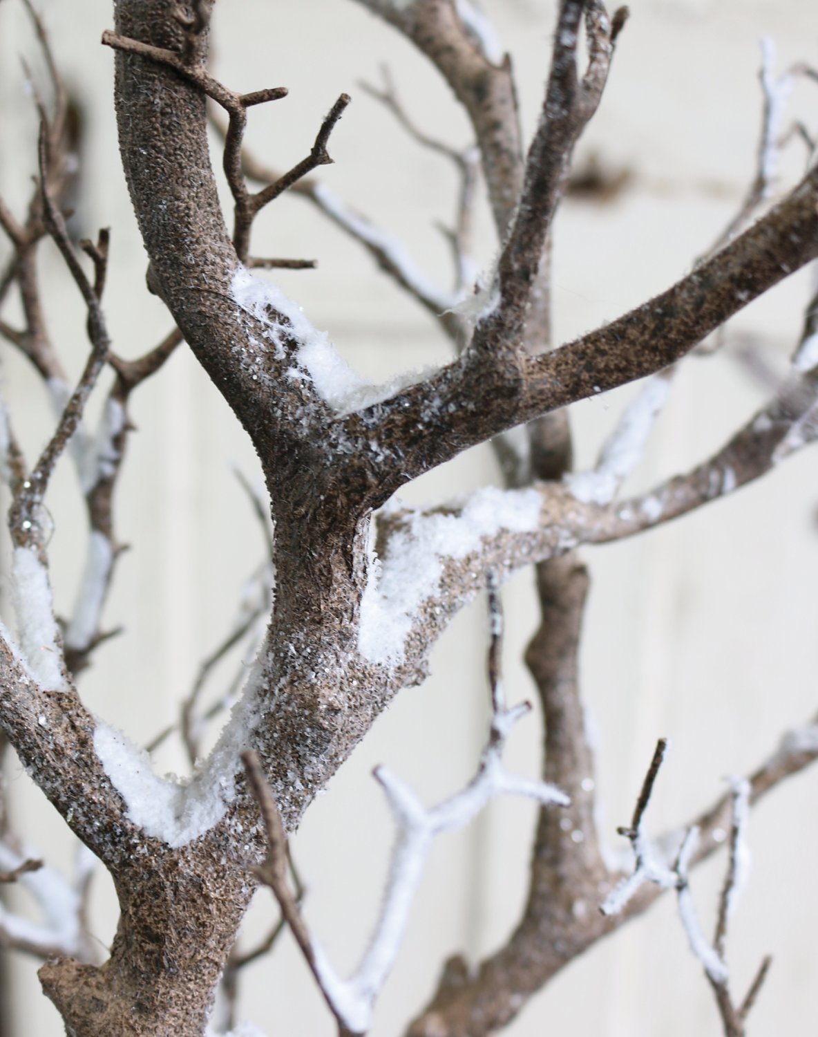 Künstlicher Dekoast mit Schnee, 120 cm, frost-weiß