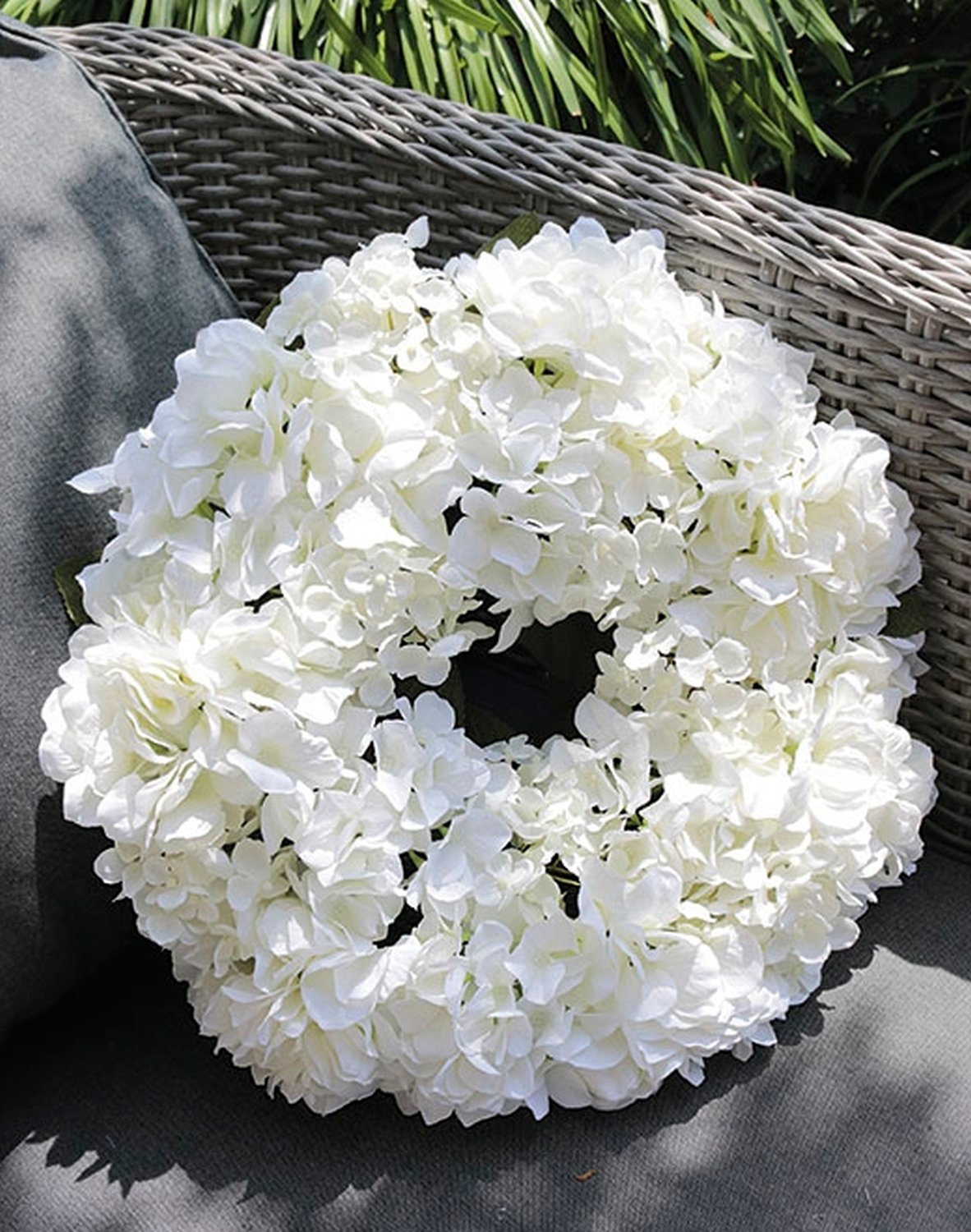 Artificial hydrangea wreath on rattan, Ø 40 cm, beige-white