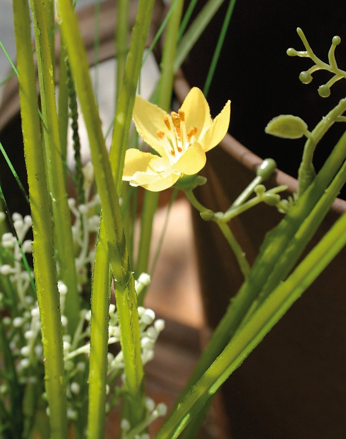 Artificial grass with flowers in 'soil', 43 cm, yellow