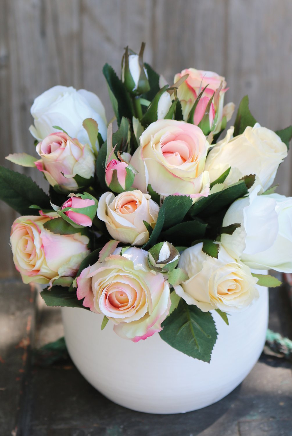 Künstlicher Freiland-Rosenstrauß, 16-fach, 28 cm, weiß-rosa Künstlicher Freiland-Rosenstrauß, 16-fach, 28 cm, weiß-rosa