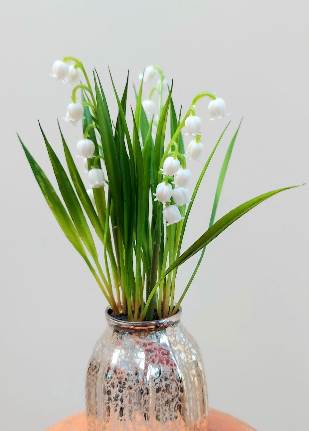 Artificial lily of the valley in glass vase, 21 cm, cream-white