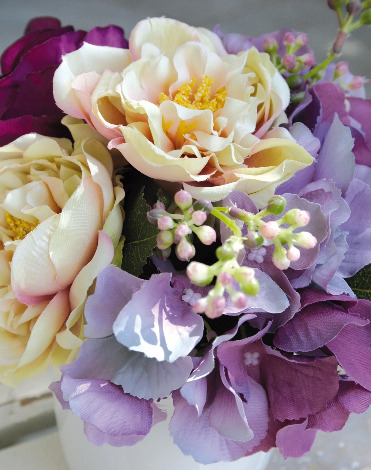 Artificial peony arrangement in ceramic pot, 17 cm, light violet