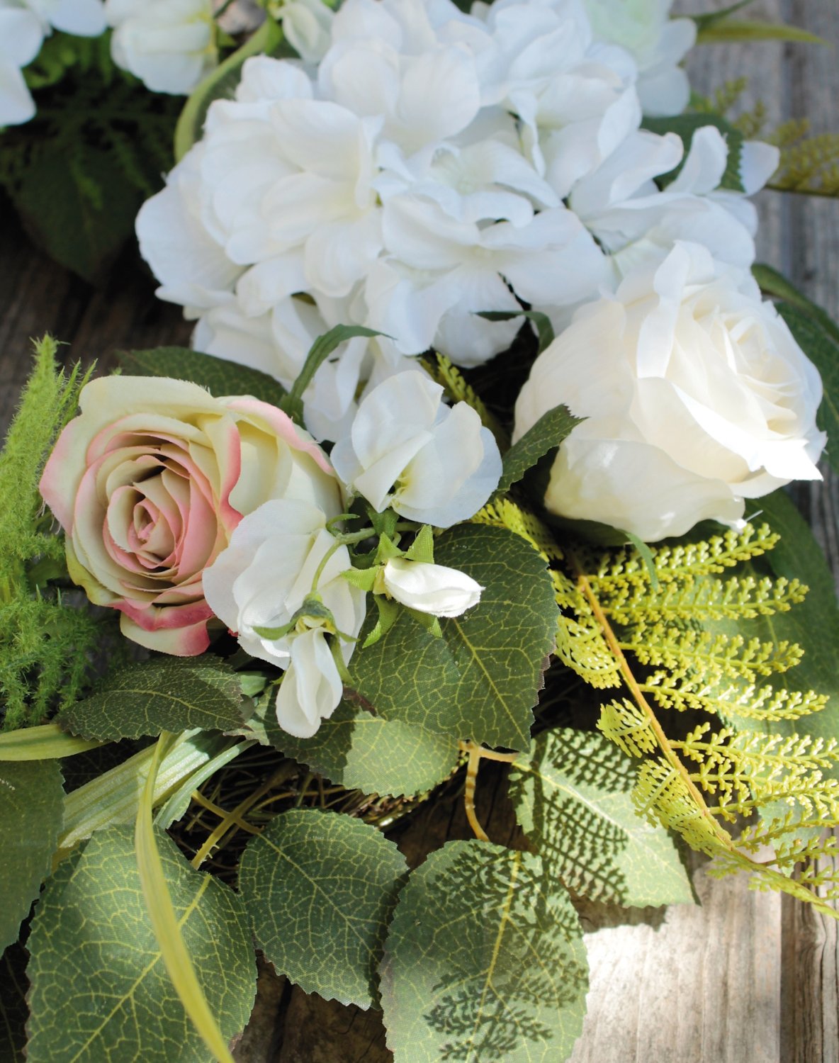 Artificial wreath 'ranunculus / rose / hydrangea', Ø 50 cm, beige-white