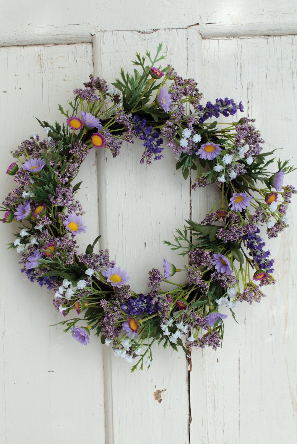 Artificial wreath 'lavender / daisies / Gypsophila' on rattan, Ø 32 cm, lavender