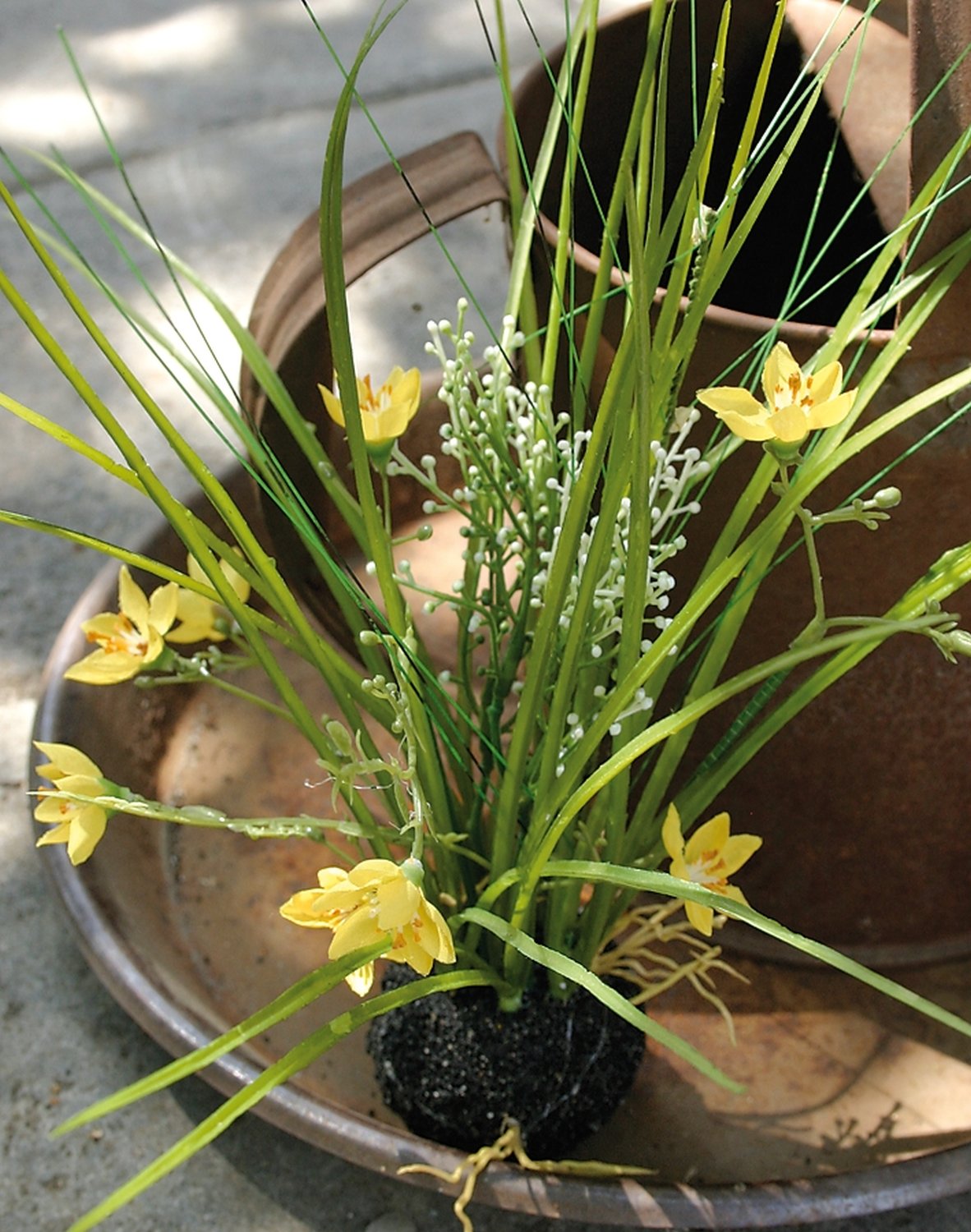 Artificial grass with flowers in 'soil', 43 cm, yellow