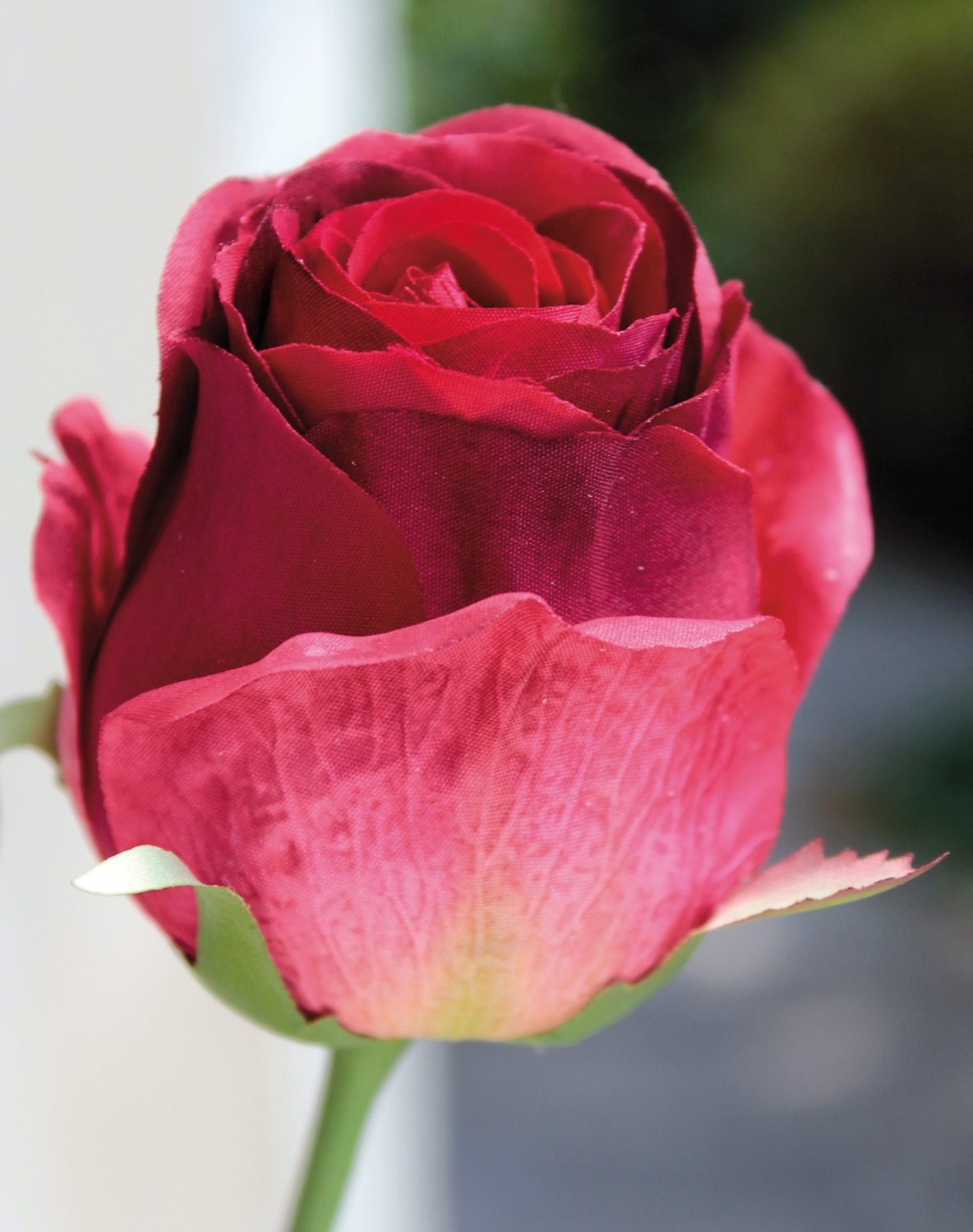 Künstliche Rose, 58 cm, rot-grün