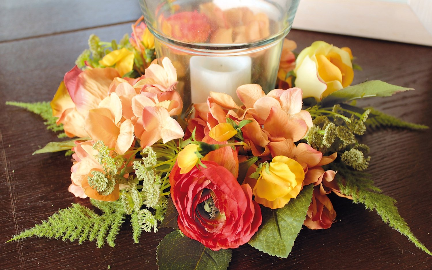 Artificial wreath 'ranunculus / rose / hydrangea', Ø 30 cm, orange