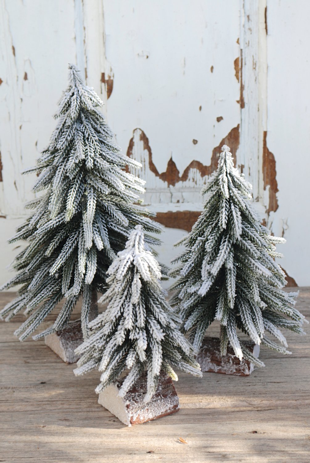 Abete artificiale con neve, base in legno, 34 cm, verde-bianco