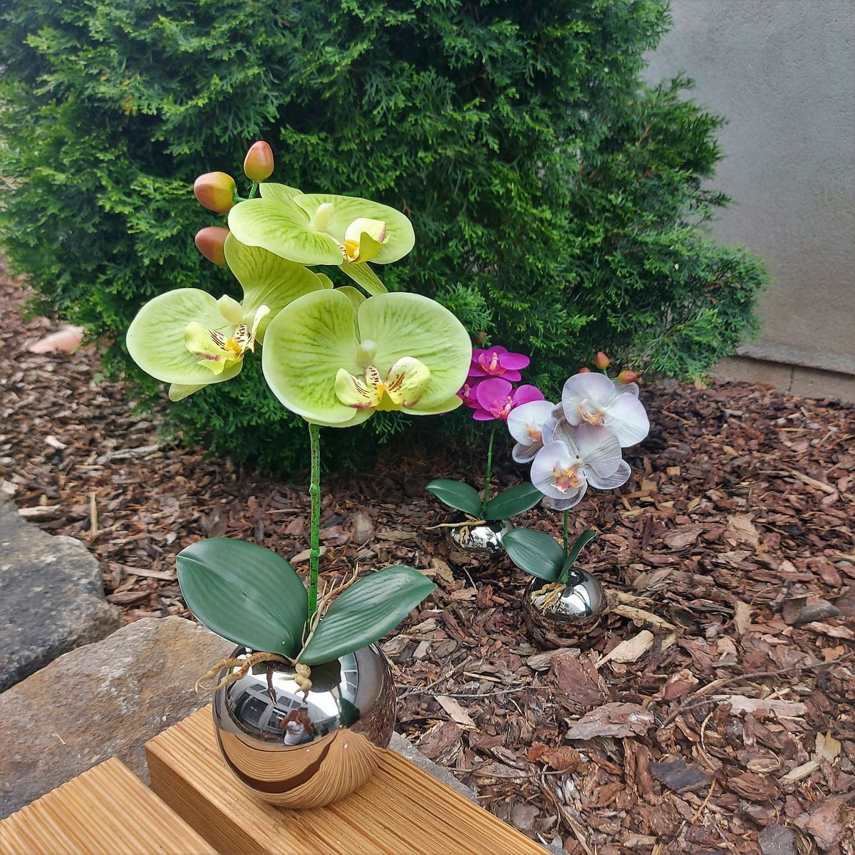 Orchidea artificiale in vaso argentato, 32 cm, tocco reale, verde crema