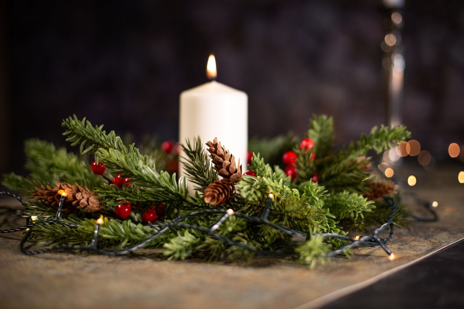 Artificial wreath with fir, berries and cones, Ø 41 cm, green-red