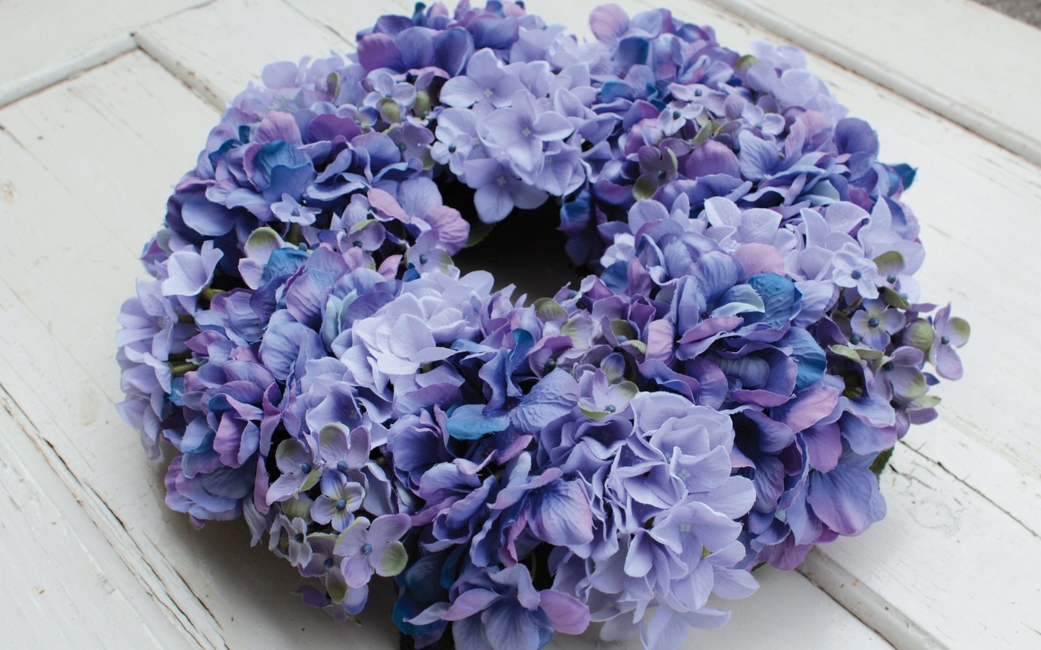 Artificial hydrangea wreath on rattan, Ø 40 cm, lavender