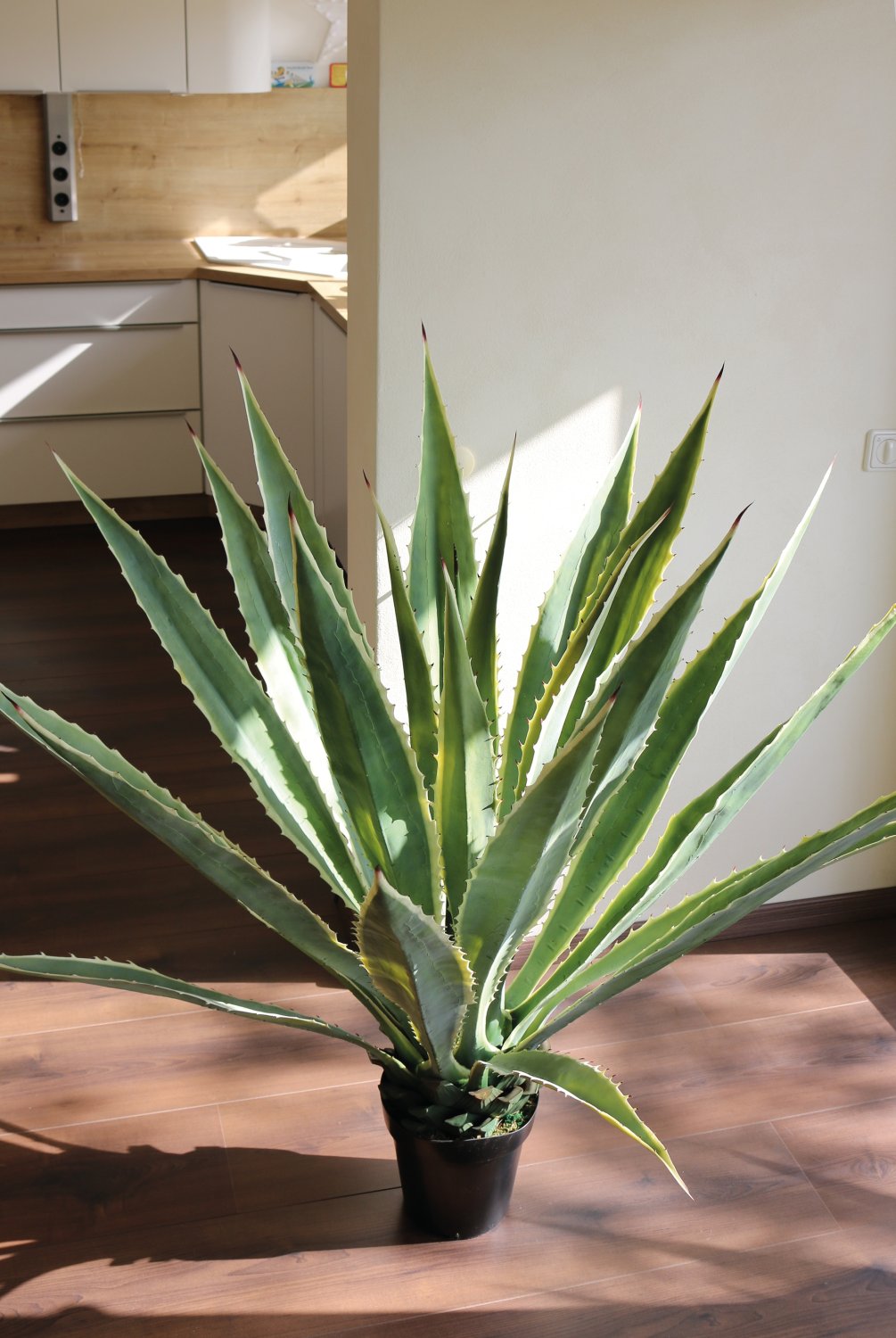 Künstliche Agave, getopft, 21 Blätter, 120 cm, grün-weiß