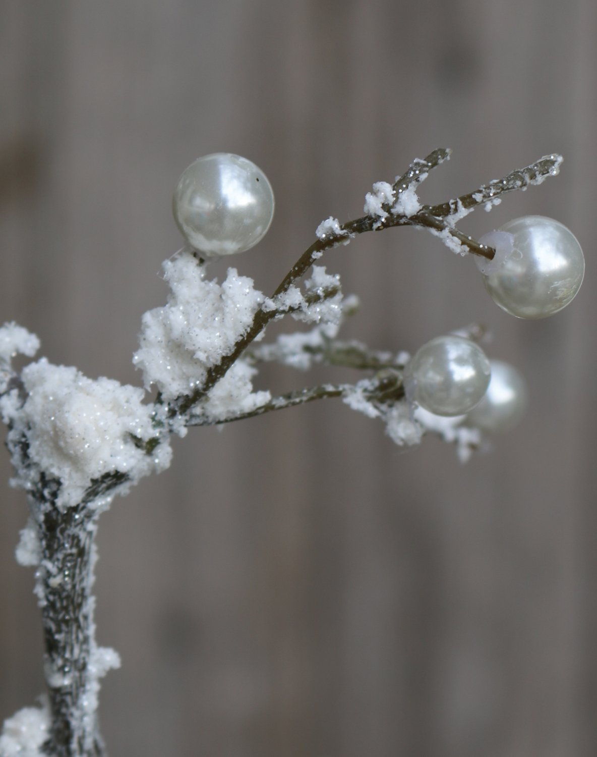 Künstlicher Dekozweig mit Perlen und Schnee, 83 cm, frost-braun