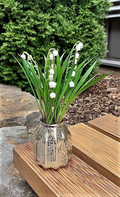 Artificial lily of the valley in glass vase, 21 cm, cream-white