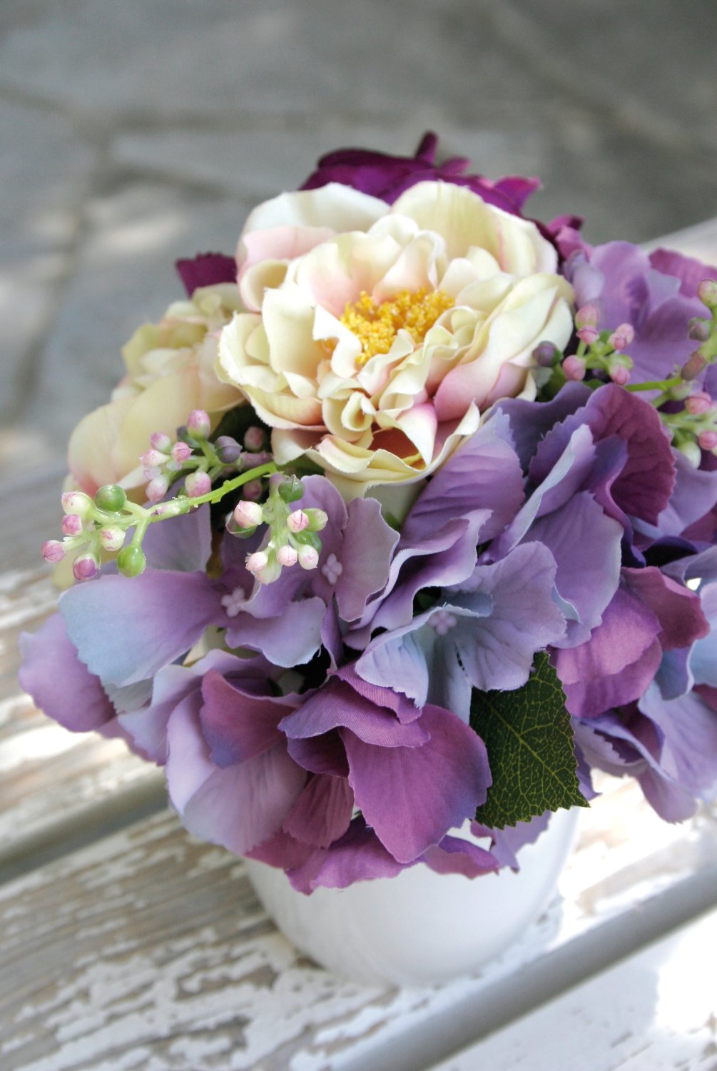 Artificial peony arrangement in ceramic pot, 17 cm, light violet