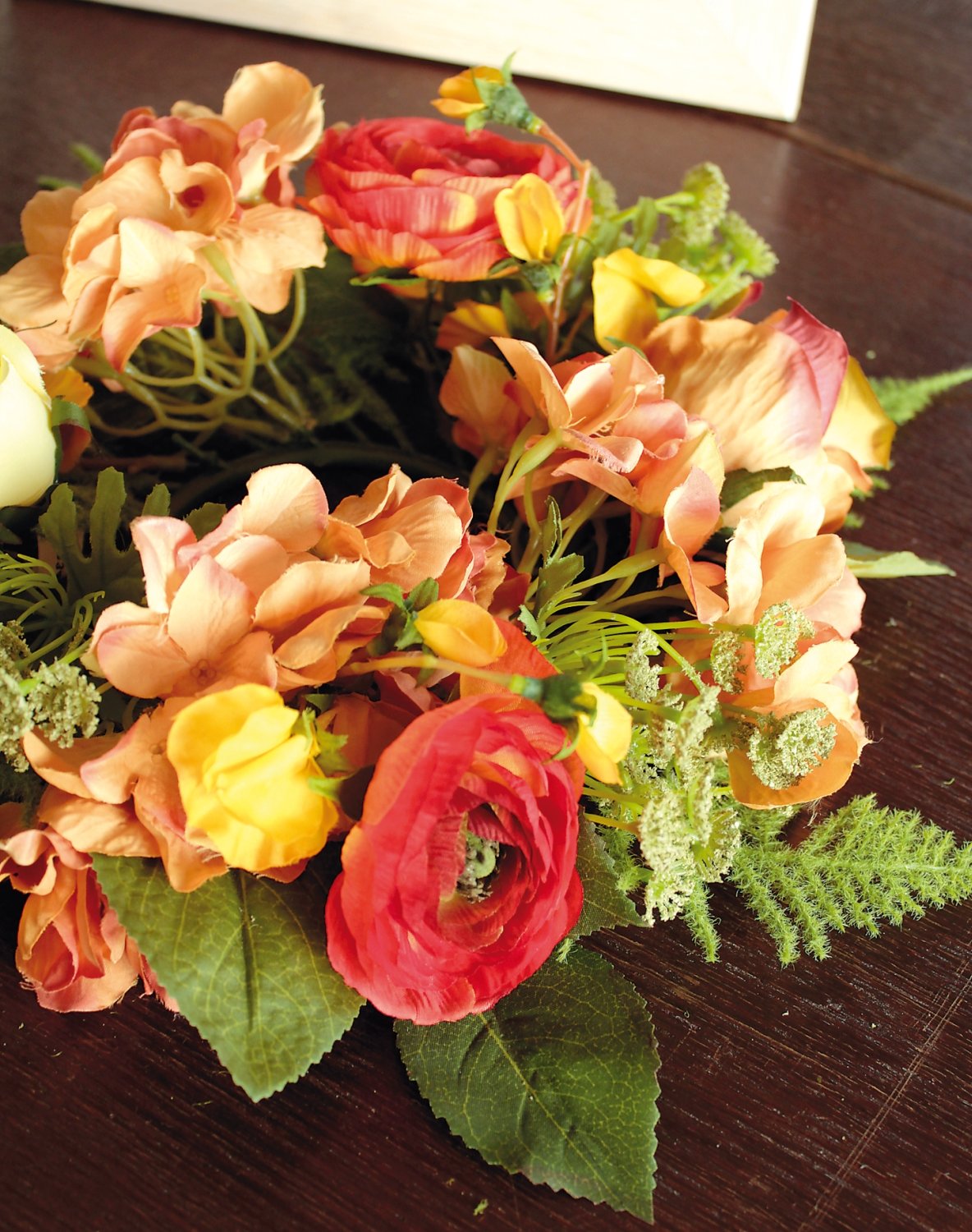 Artificial wreath 'ranunculus / rose / hydrangea', Ø 30 cm, orange
