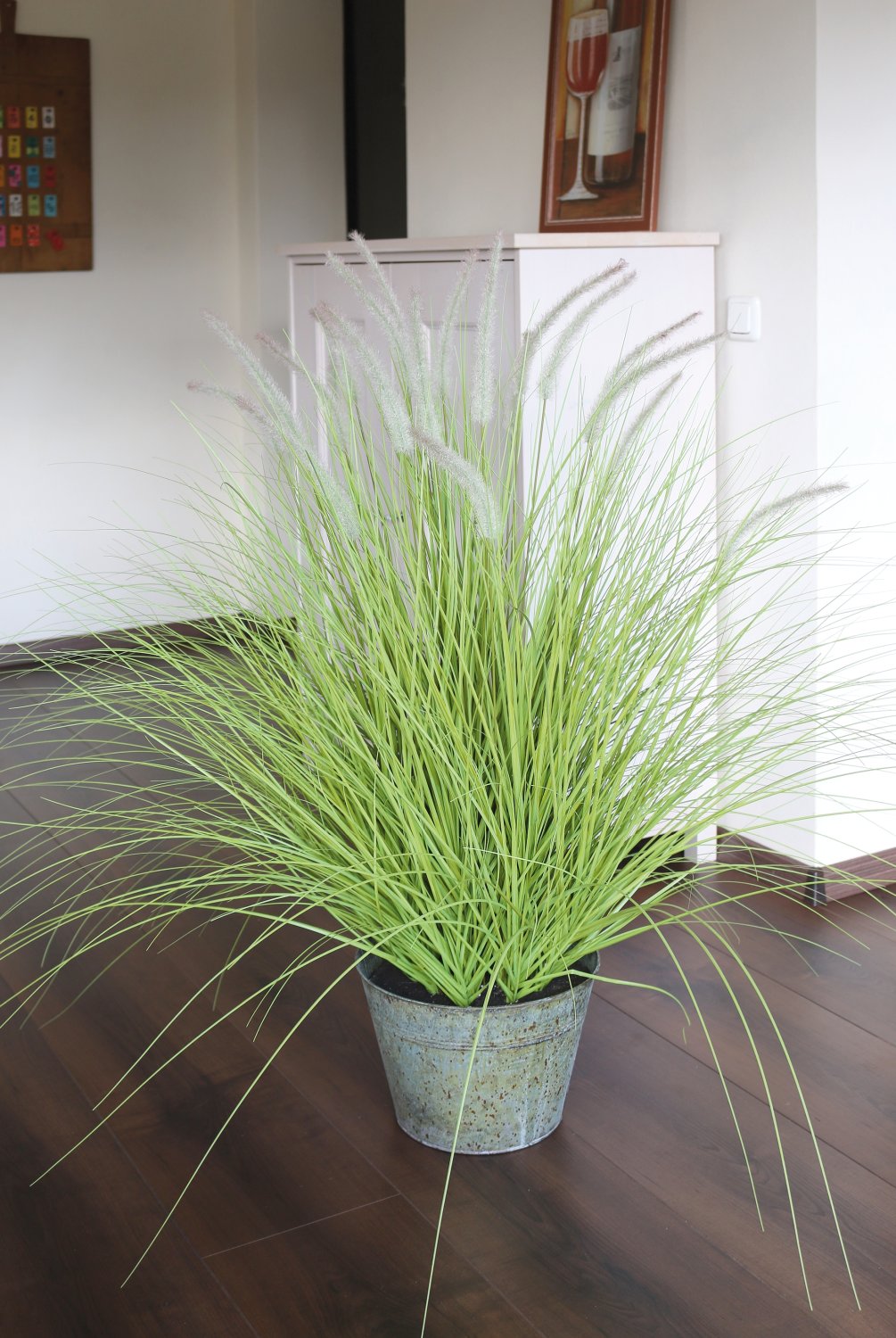 Mechón de césped de plástico en tiesto metálica, 115 cm, verde Mechón de césped de plástico en tiesto metálica, 115 cm, verde
