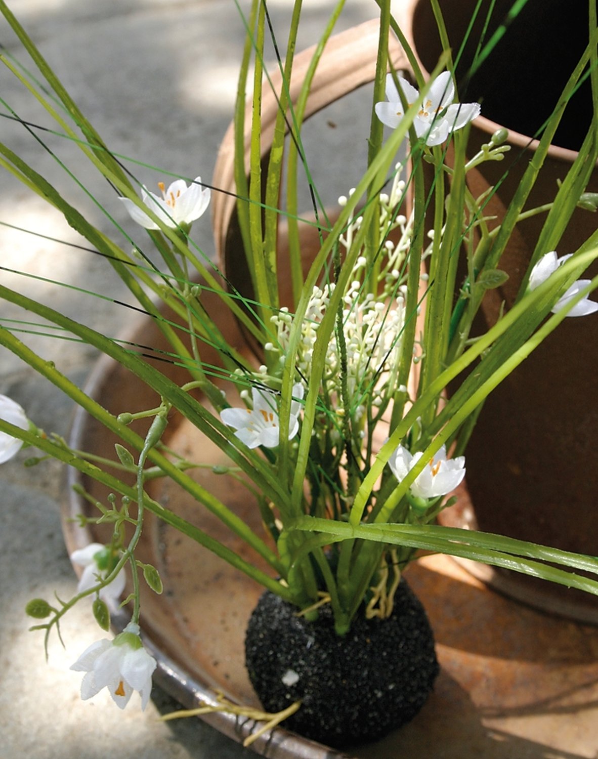 Künstliches Gras mit Blüten in 'Erde', 43 cm, creme-weiß