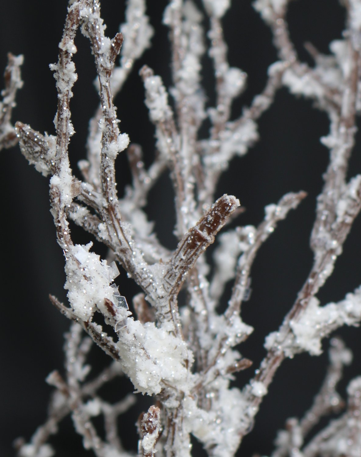 Künstlicher Dekozweig mit Schnee, 53 cm, frost-braun