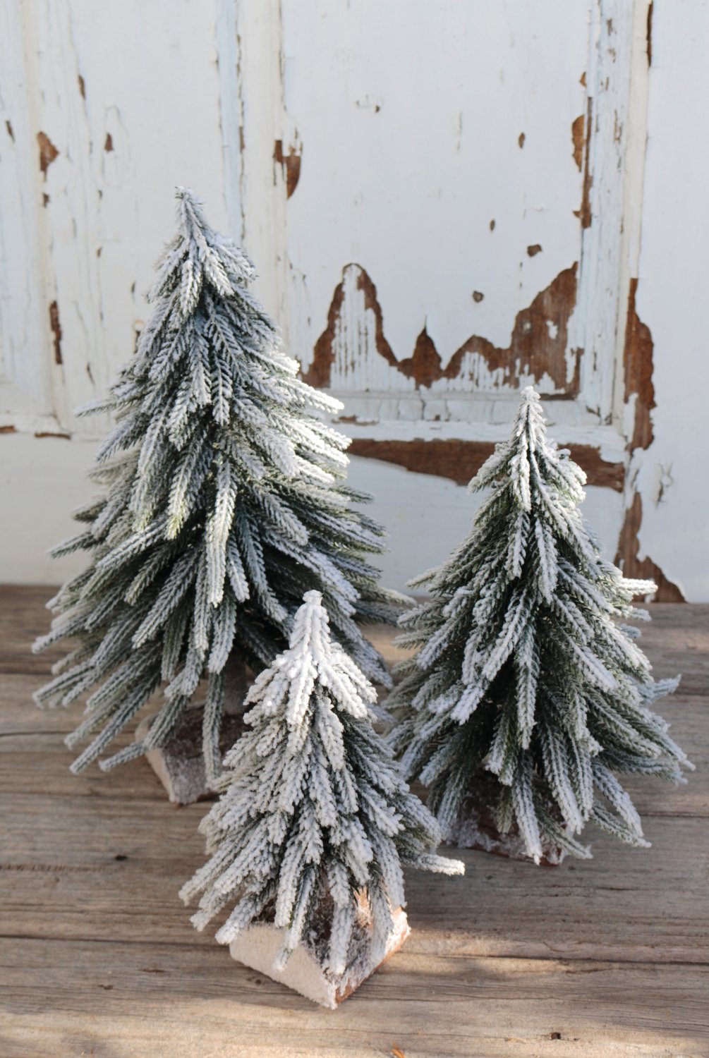 Abete artificiale con neve, base in legno, 19 cm, verde-bianco