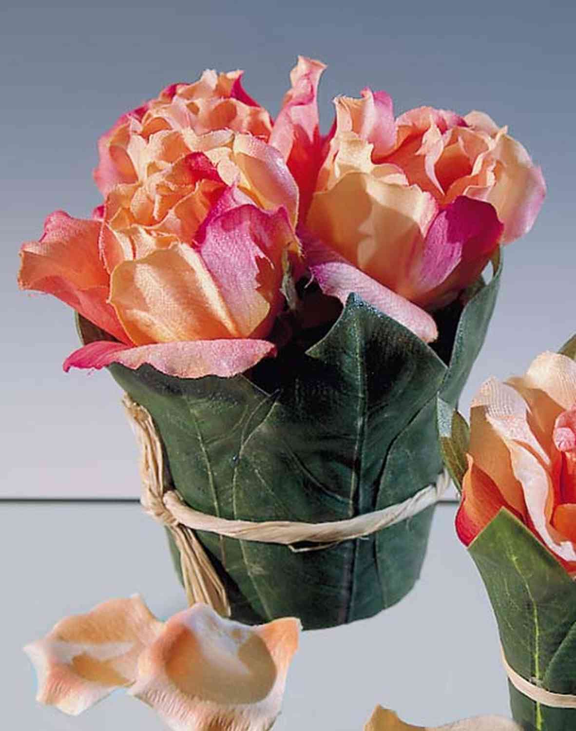 Künstliche Rosentopf mit Blättern, 3 Blüten, 13 cm, aprikose