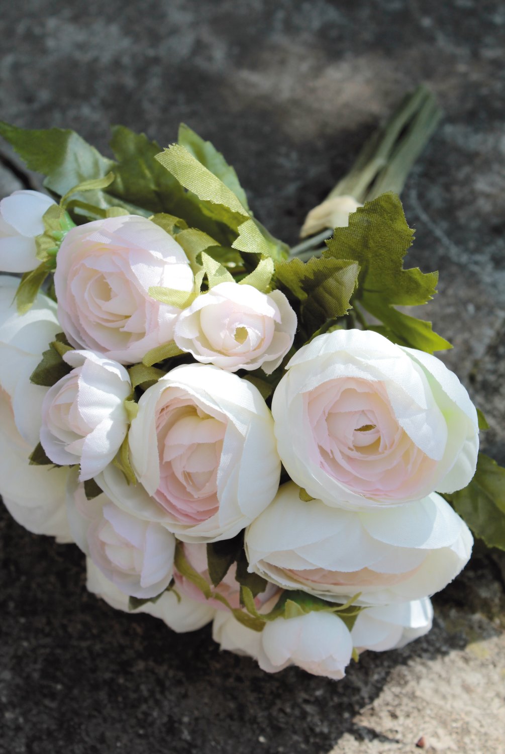 Artificial ranunculus bush, 20 cm, Ø 20 cm, white-pink