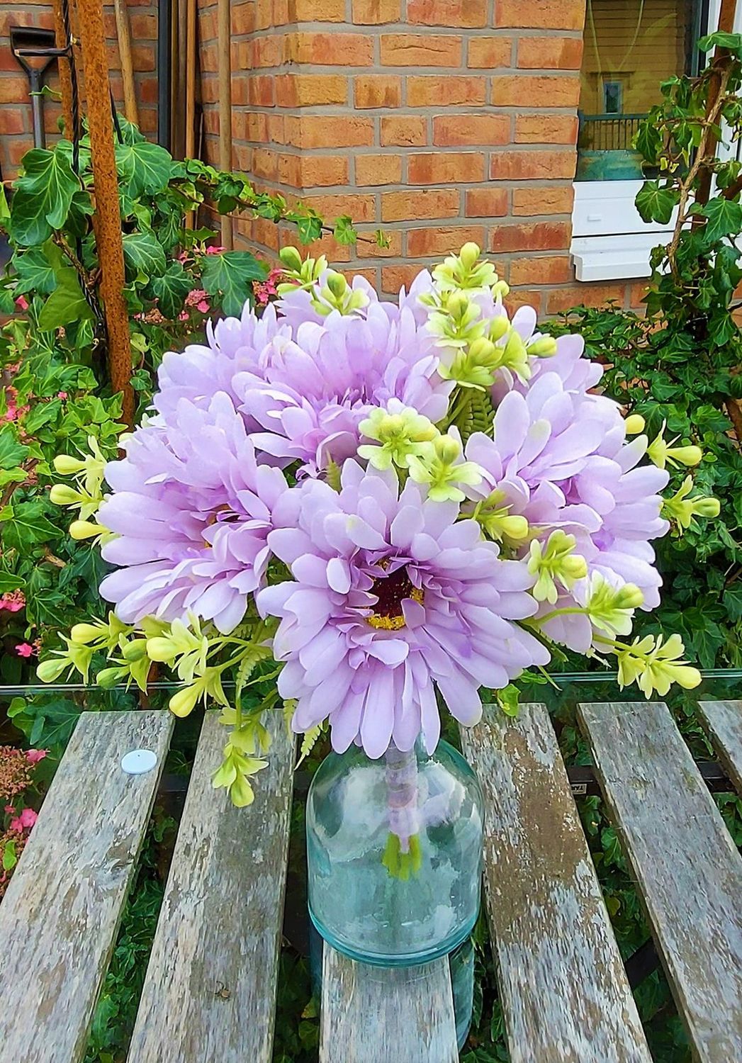 Künstlicher Gerberastrauß mit 7 Blüten, 30 cm, Ø 22 cm, hellviolett-dunkelviolett