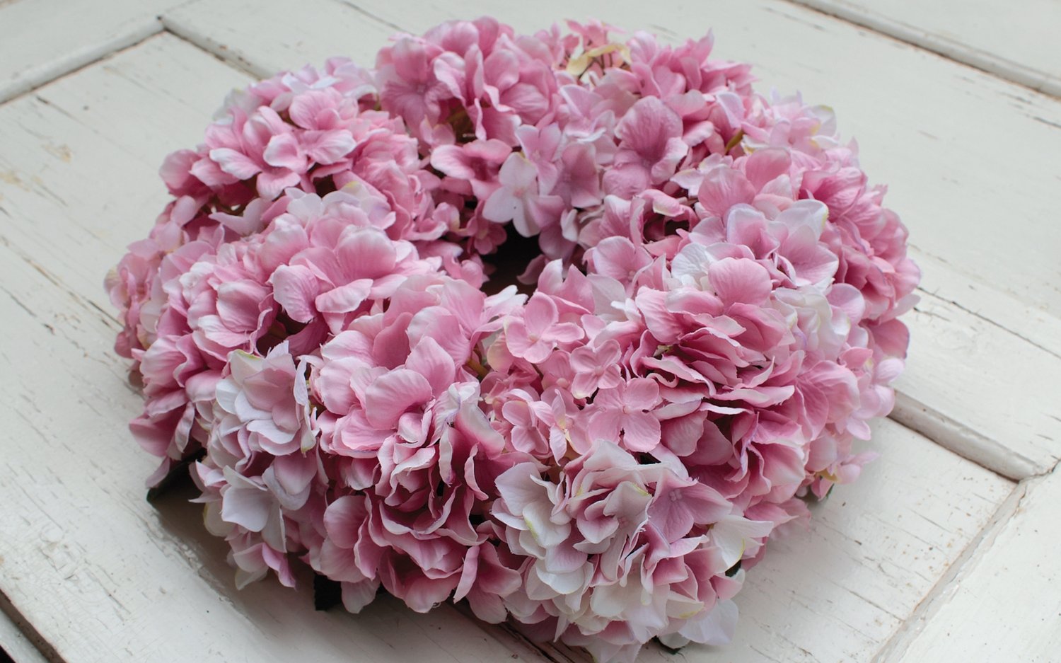 Artificial hydrangea wreath on rattan, Ø 40 cm, pink