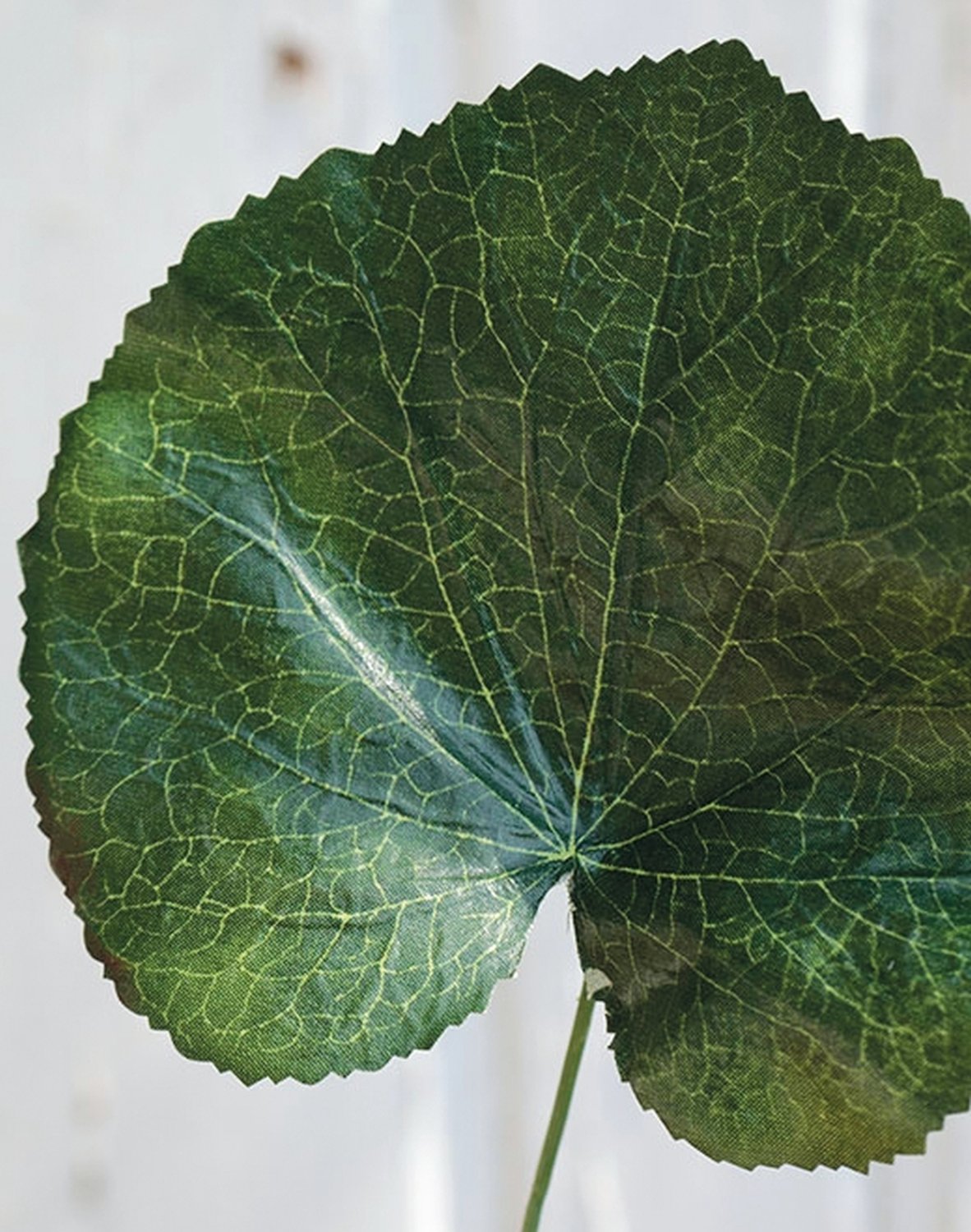 Plastic geranium leaf, 45 cm, green