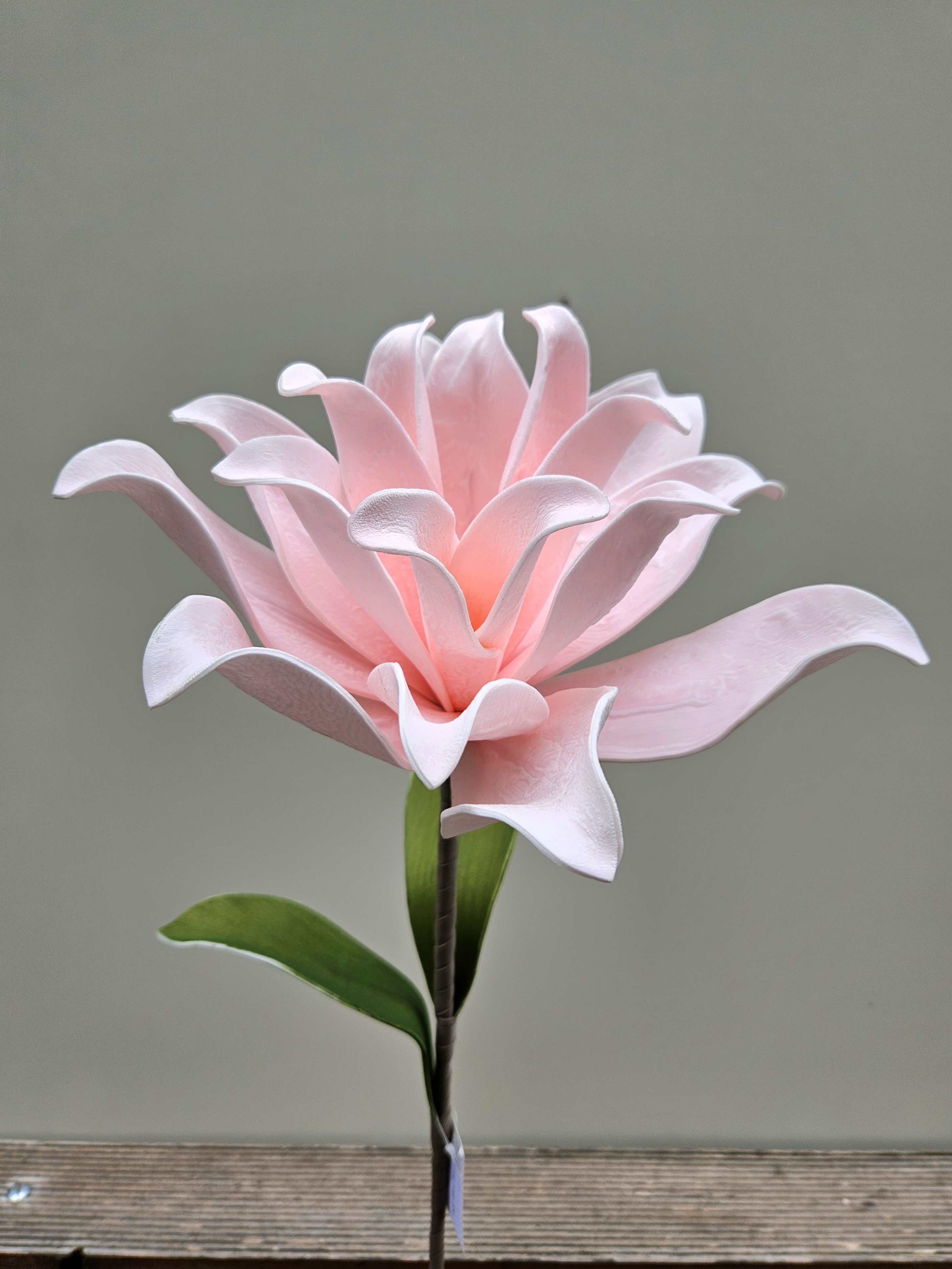 Flor decorativa suave 'Camelia', 80 cm, rosa claro