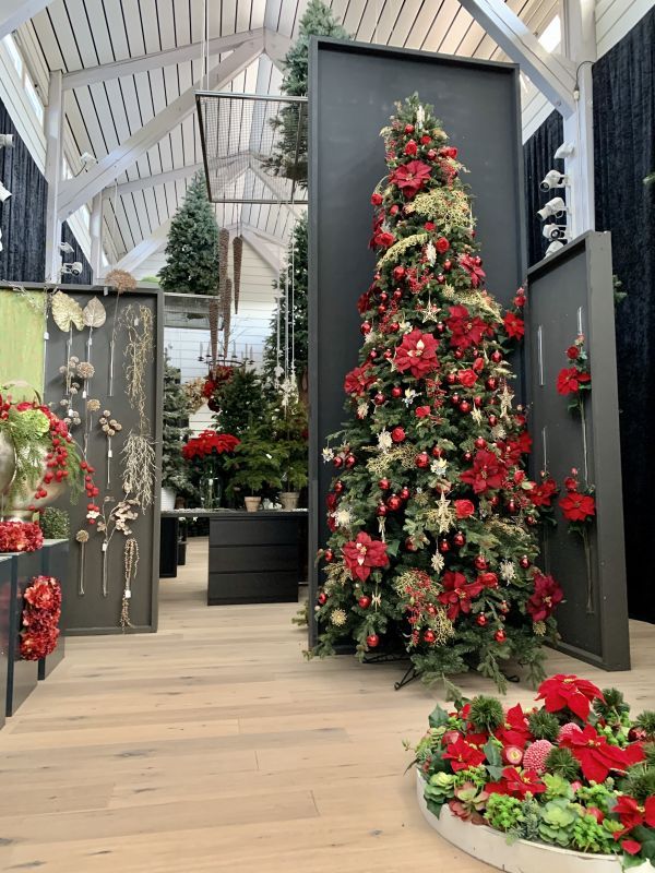 Weihnachtsbaeume, -kraenze u.v.m. im Showroom von H.Andreas Weihnachtsdekoration im H.Andreas Showroom entdecken