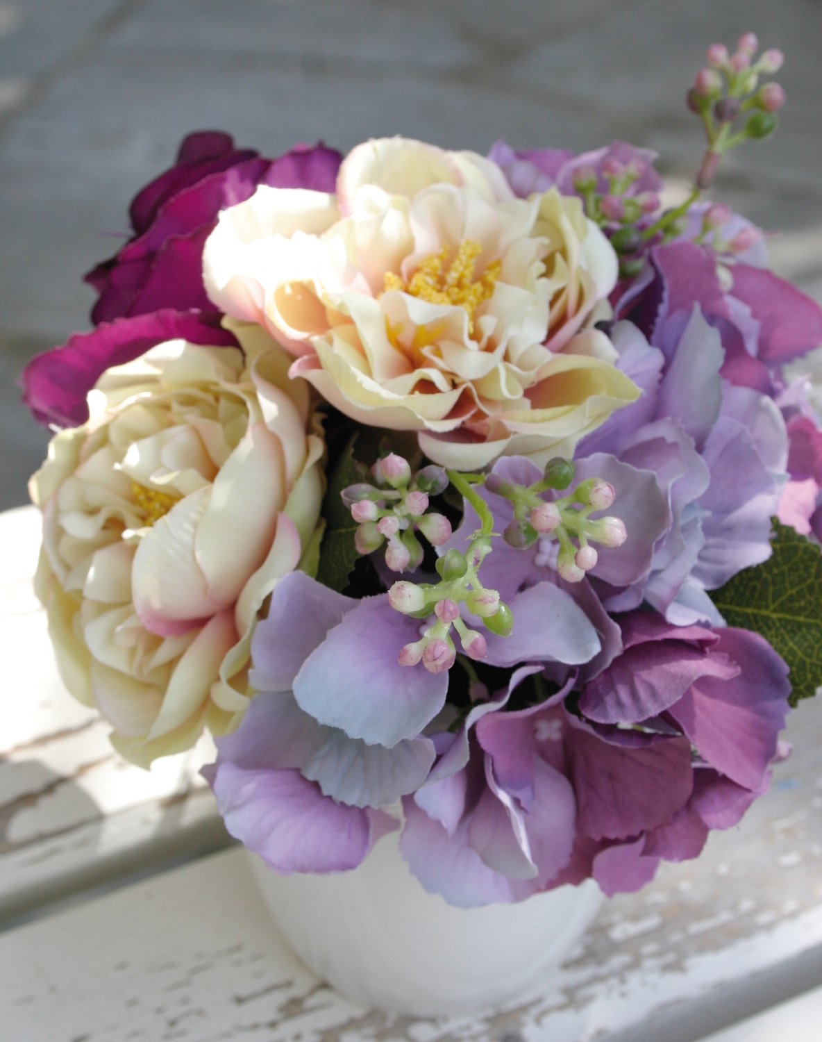 Artificial peony arrangement in ceramic pot, 17 cm, light violet