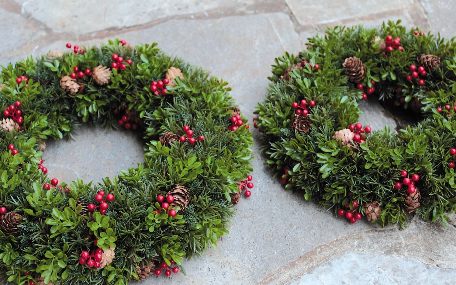 Künstlicher Tannenkranz 28cm | Kunststoff Reisig Kranz | Weihnachtsdekoration Ohne Nadeln